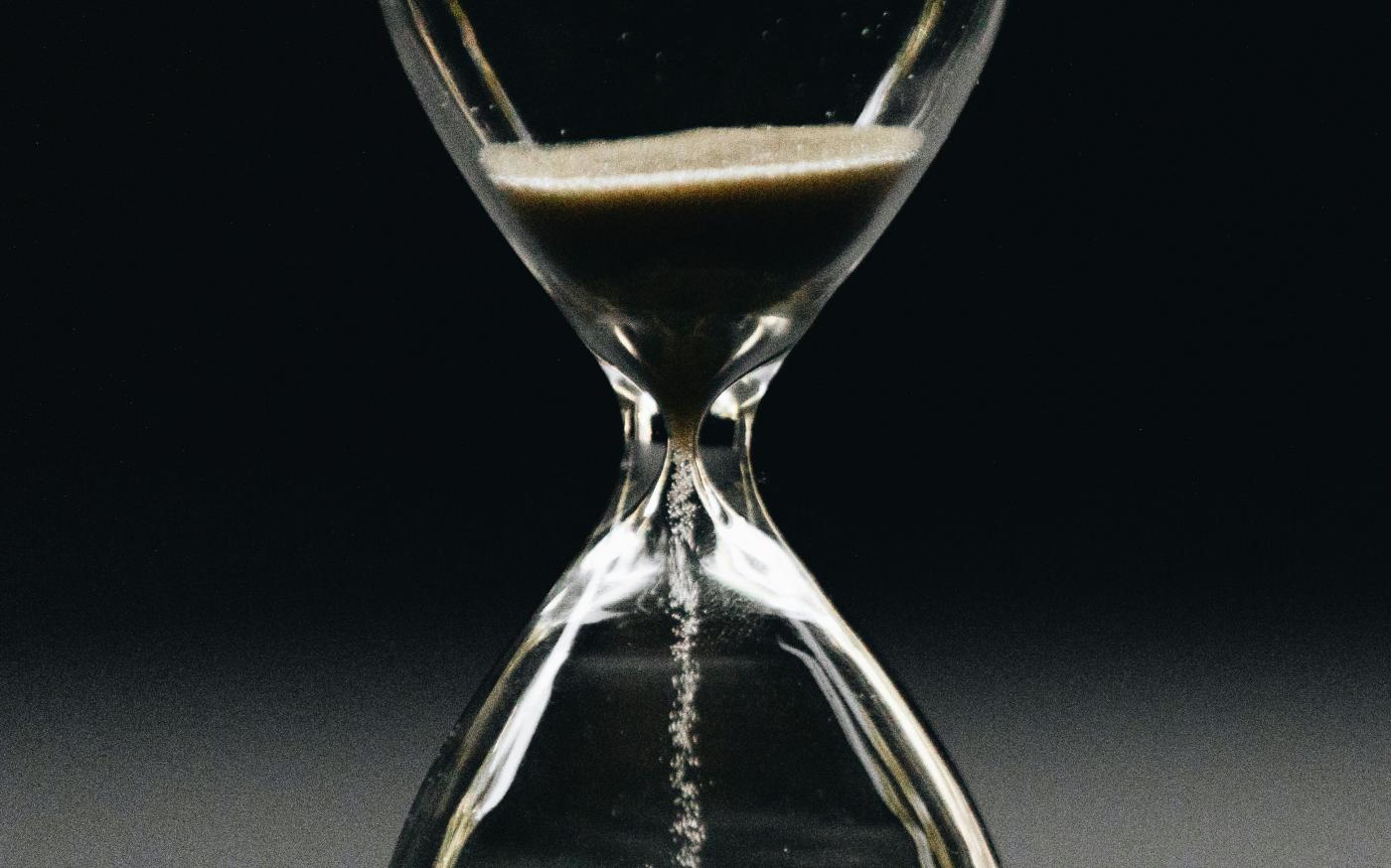 clear hour glass by Nathan Dumlao courtesy of Unsplash.