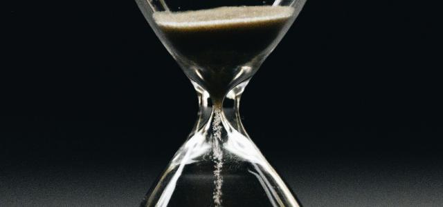 clear hour glass by Nathan Dumlao courtesy of Unsplash.